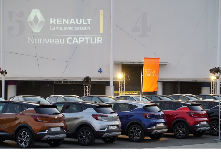 Exposition Renault sur le parvis du Stadium